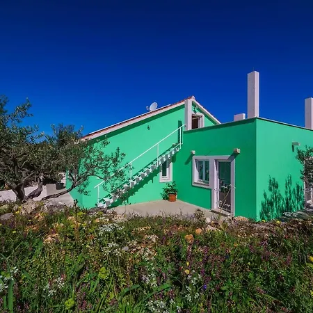 Darko - Open Pool Holiday home