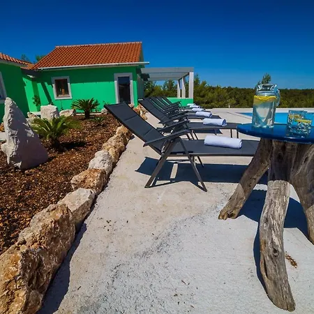 Darko - Open Pool Holiday home
