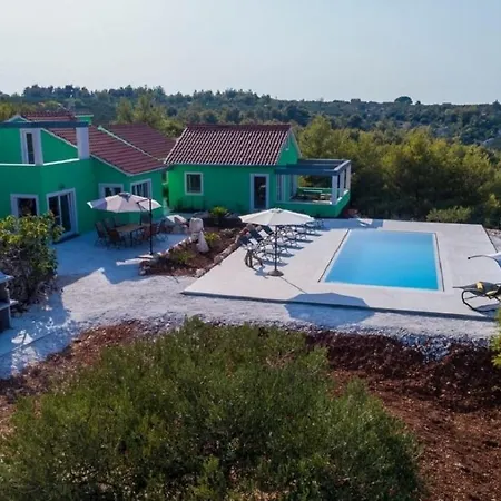 Darko - Open Pool Sutivan